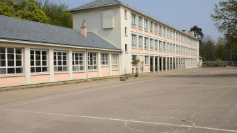 photo bâtiment scolaire collège lycée cour